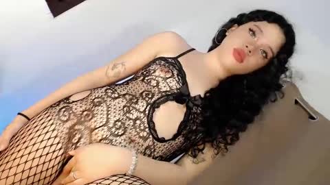 Snapshot of naked_weapon1 chatting on December 5, 4:28 pm naked_weapon1 online show from December 5, 4:28 pm