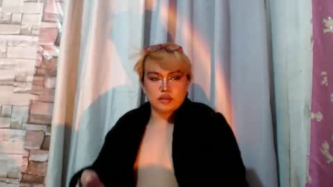 Snapshot of naughty_ursula21xxx chatting on February 7, 12:28 pm naughty_ursula21xxx online show from February 7, 12:28 pm