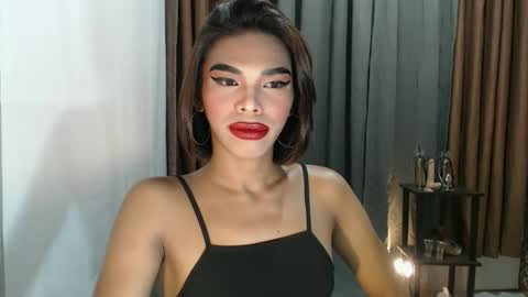 neomi online show from February 15, 3:55 pm