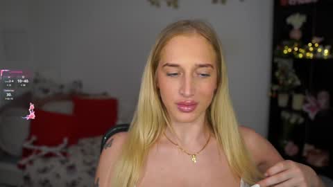 nicolette__shea_ online show from January 3, 1:58 pm