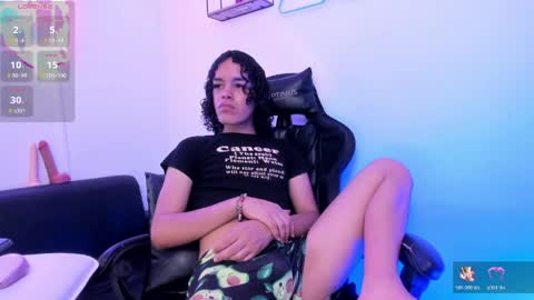 nicolle_smithh_ online show from April 4, 2:04 pm