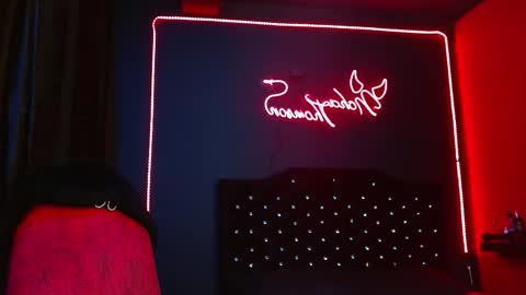 Noha Thomson online show from December 19, 2:50 am