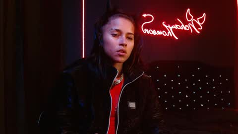 Noha Thomson online show from April 17, 1:08 am