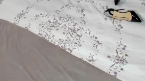 Snapshot of nylon_sissy_steffi chatting on September 12, 3:04 am Nylon Italian online show from September 12, 3:04 am