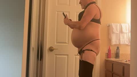 olderyeterotic online show from June 16, 10:43 pm