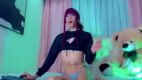 oliviahot01 online show from November 28, 2:46 am