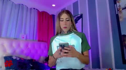 oliviahot01 online show from April 21, 2:51 am