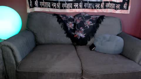 Only1JTreasure online show from December 12, 2:55 pm