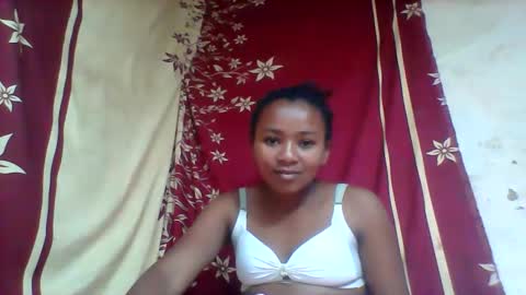 oooozafiette online show from May 23, 6:26 pm