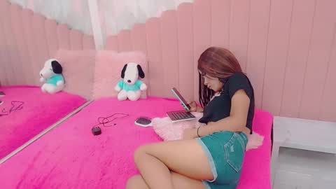 party_fre_girl online show from February 5, 4:50 am