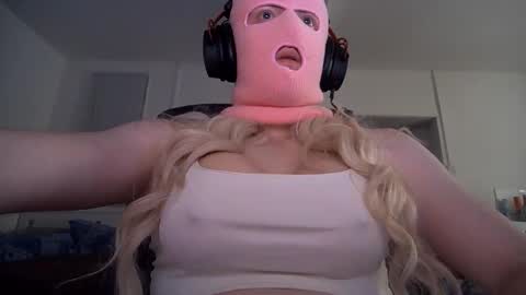 peachydemi online show from June 8, 10:20 pm