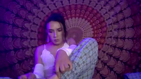 pearlatin online show from May 28, 1:58 am