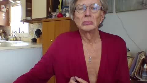 Snapshot of phillipa1023 chatting on January 2, 4:35 pm phillipa online show from January 2, 4:35 pm