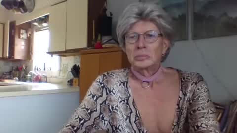 Snapshot of phillipa1023 chatting on March 12, 4:13 pm phillipa online show from March 12, 4:13 pm