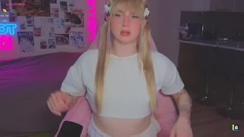 pinkvenom_ online show from March 22, 8:30 am