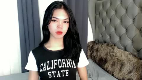 Snapshot of pitchy_pitch chatting on December 30, 1:47 pm The Girl Named Eyve online show from December 30, 1:47 pm
