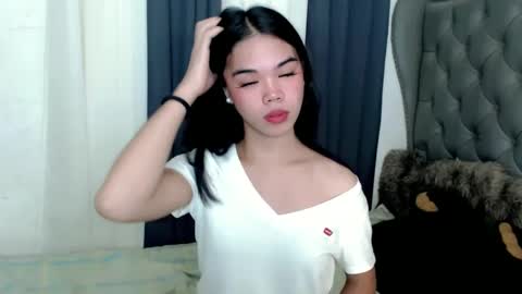 Snapshot of pitchy_pitch chatting on February 20, 3:19 pm The Girl Named Eyve online show from February 20, 3:19 pm