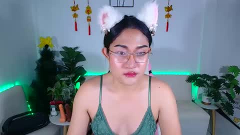 Ploysai online show from February 11, 8:22 am