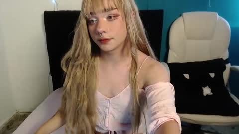  Luna  online show from January 15, 5:15 pm