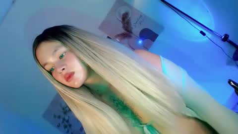 Flor online show from November 8, 1:17 am