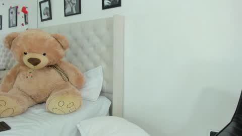 Mia Villany  online show from April 19, 12:50 pm