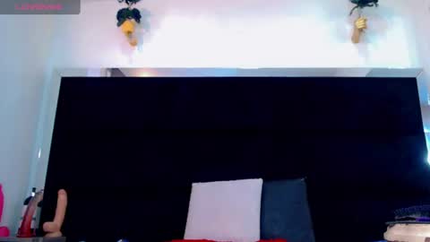 priscilarainbow online show from July 1, 7:25 pm