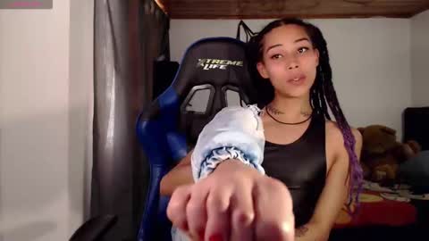 Cris online show from November 19, 7:25 pm