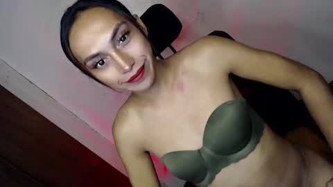 just call me QUEEN and ill be there online show from January 13, 7:00 pm