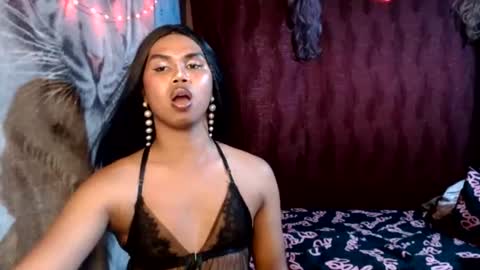 queenpinayebony_xx online show from June 22, 12:57 pm