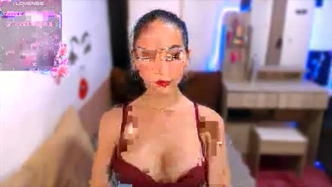 YOUR LATINA GODDESS online show from May 4, 10:53 am
