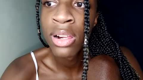 Tu mami Rebecca online show from August 7, 11:55 pm