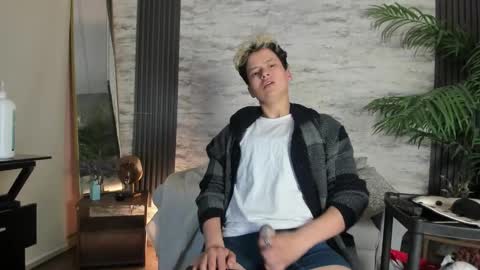 redhood_1_ online show from March 27, 8:26 am