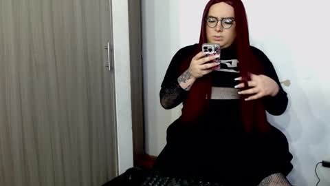 redvelvett22 online show from January 16, 11:51 am