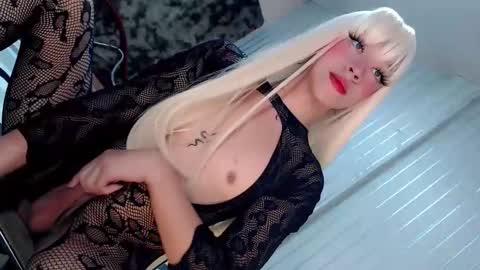 HI GUYS IM RHIAN PLEASE GIVE ME THUMBS UP online show from February 15, 9:19 am