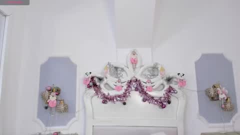 roxana_scott1 online show from December 4, 4:05 am