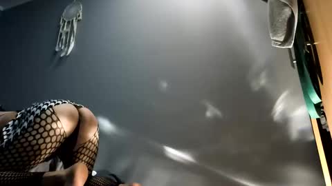 roxikross online show from November 24, 8:00 pm