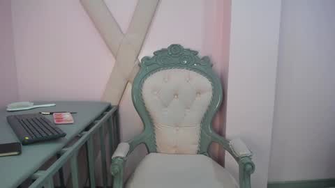 Sara HooT  online show from February 6, 1:10 pm