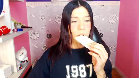 Sara Sofia online show from February 6, 2:33 am
