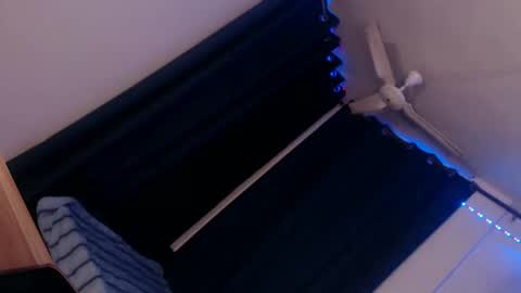 Snapshot of sasha_blade chatting on March 6, 7:54 am Sasha online show from March 6, 7:54 am