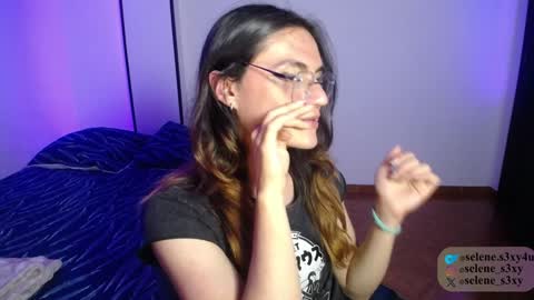 selene_s3xy online show from December 9, 3:29 am