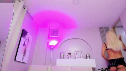 sensual_shanel online show from April 15, 3:01 am