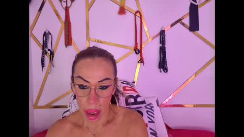 sephorandmonell online show from April 23, 9:39 pm