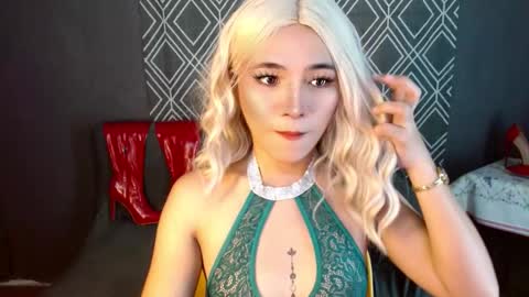 Snapshot of seraphinaheather chatting on October 12, 11:02 am Chloe online show from October 12, 11:02 am