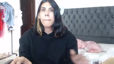 sararoussee online show from March 13, 4:01 pm