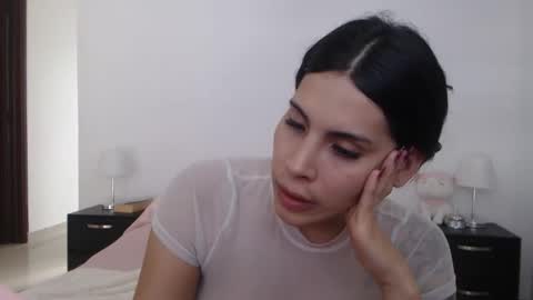 sararoussee online show from June 8, 5:01 pm