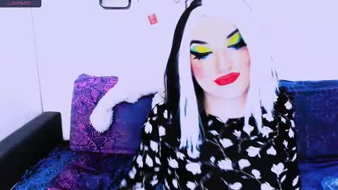 Snapshot of sexxx_queen chatting on December 28, 12:45 pm sexxx_queen online show from December 28, 12:45 pm