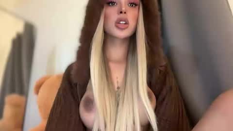 Seraphina Blaze online show from April 11, 11:03 am