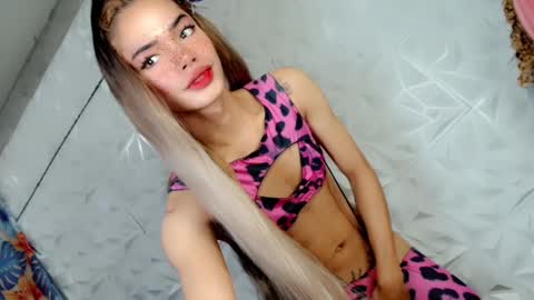 sexyhotbabe18 online show from January 27, 9:00 pm