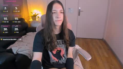 silvermuse online show from April 9, 6:19 am