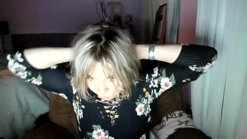 carra combs online show from October 11, 6:49 am